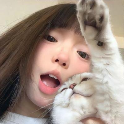 穿黄睡衣的女孩 海报